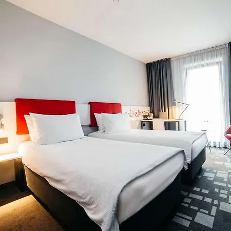 Q 3* Krakow