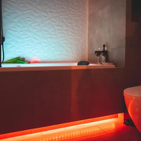 Movie Jacuzzi At The Main Station By Renters * 크라쿠프