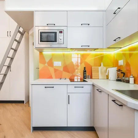 Modern, Well Organised Place In Centre By Homeclick Apartment