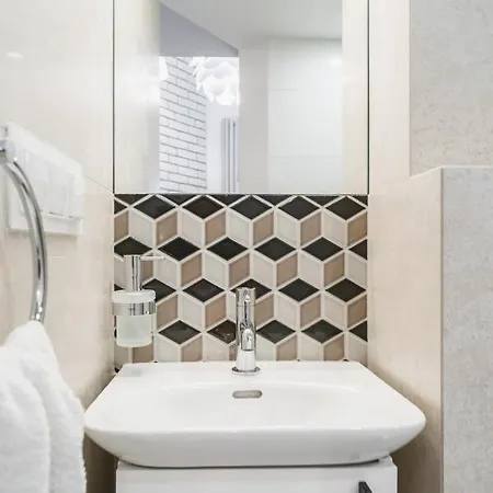 Modern, Well Organised Place In Centre By Homeclick Apartment *