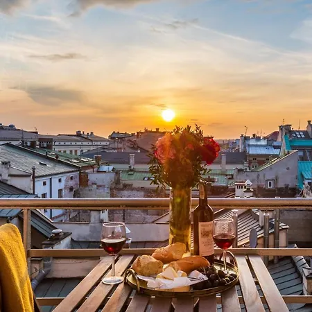 Feniks Fragola Main Square Apartment