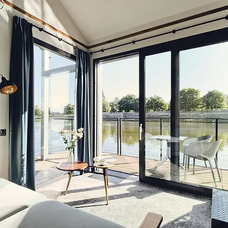 New Port - Premium Floating Aparthotel 4*