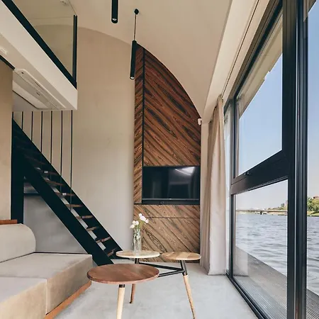New Port - Premium Floating Aparthotel 4*
