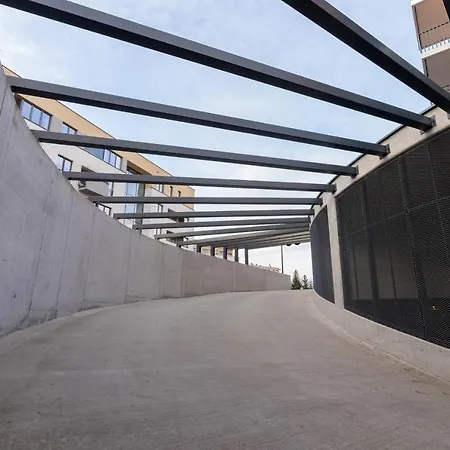 Lotniczowka By Renters Prestige דירה