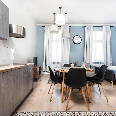 Of The Kings - Mosaic Apartment