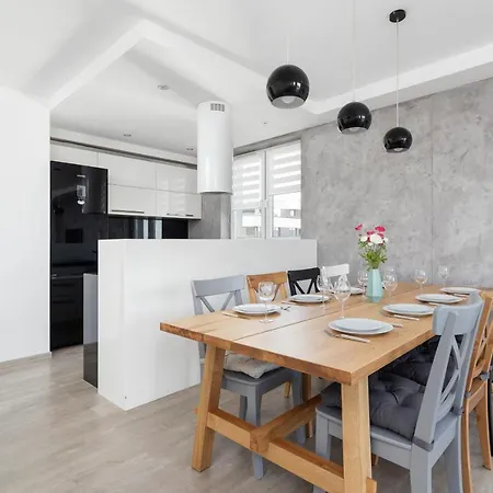 Avia Three Bedroom Two Balcony Ac & Parking By Renters Apartment *