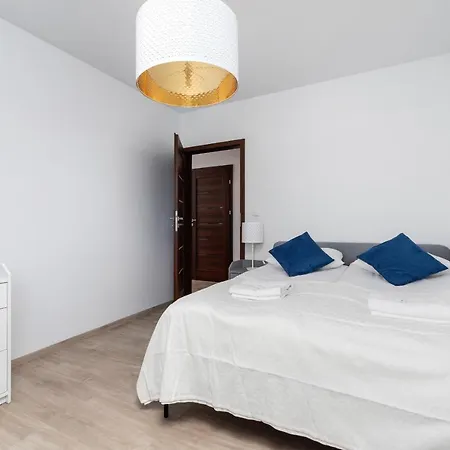 Apartment Avia Three Bedroom Two Balcony Ac & Parking By Renters
