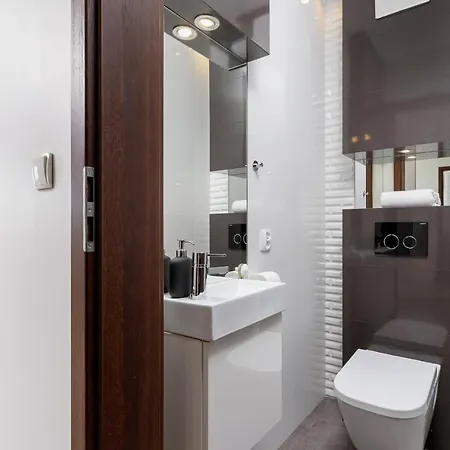 Apartment Avia Three Bedroom Two Balcony Ac & Parking By Renters *
