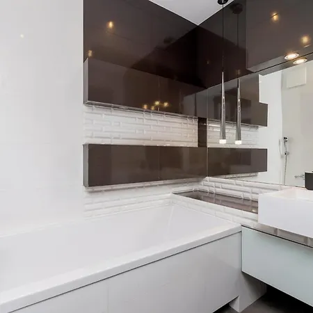 Avia Three Bedroom Two Balcony Ac & Parking By Renters Apartment *