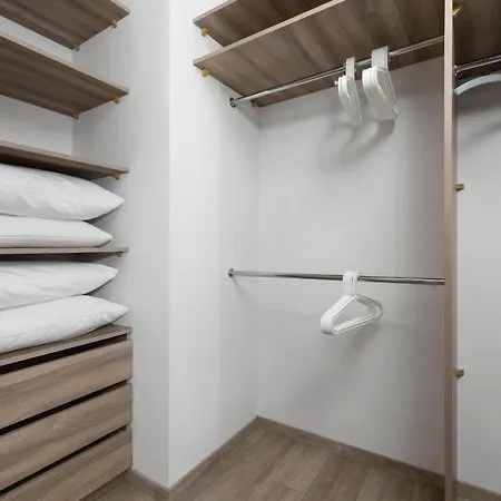 Apartment Avia Three Bedroom Two Balcony Ac & Parking By Renters
