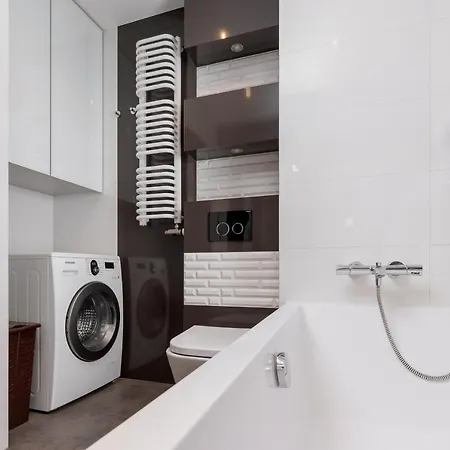 Apartment Avia Three Bedroom Two Balcony Ac & Parking By Renters