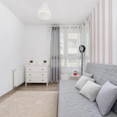 Avia Three Bedroom Two Balcony Ac & Parking By Renters *