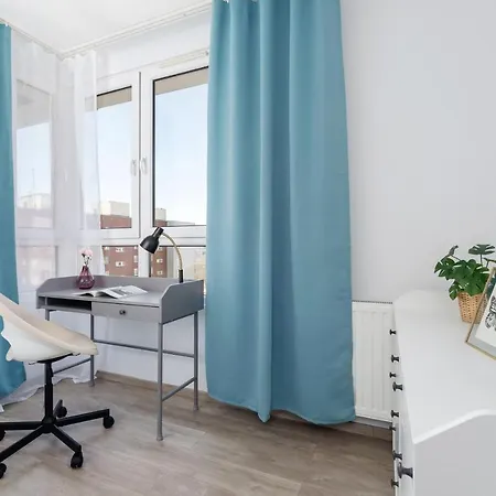 Avia Three Bedroom Two Balcony Ac & Parking By Renters Apartment *