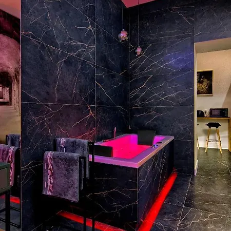 Czarny Z Jacuzzi * Krakow