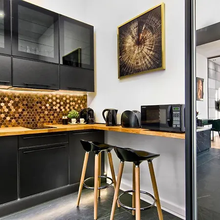 Czarny Z Jacuzzi Apartment *