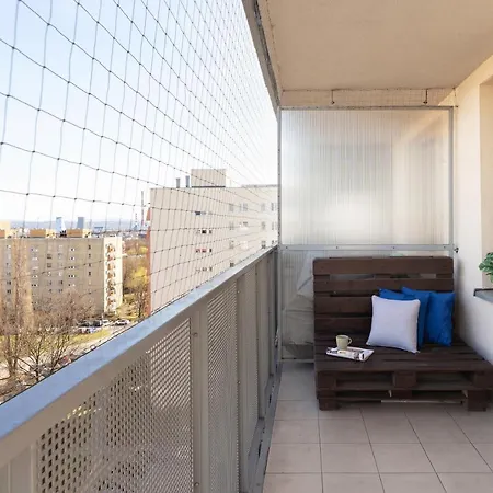 Avia Three Bedroom Two Balcony Ac & Parking By Renters Apartment Krakow