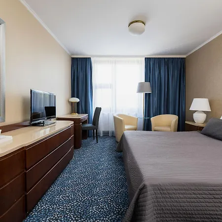 Crown Piast & Hotel