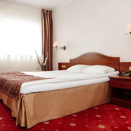 Sympozjum & 4*