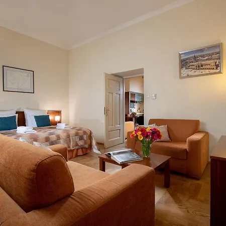 Red Brick Aparthotel 3*