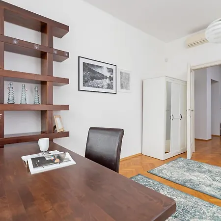 Slowacki Avenue Family Cracow By Renters Appartement Krakau