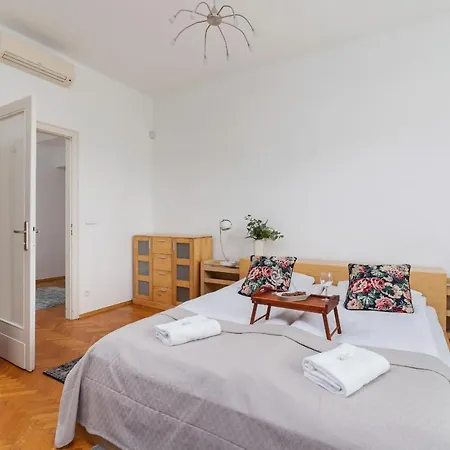 Appartement Slowacki Avenue Family Cracow By Renters *