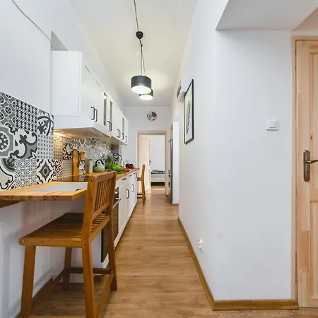 Apartment 3 Bedroom In The Heart Of Cracow - By Upstairs Krakow