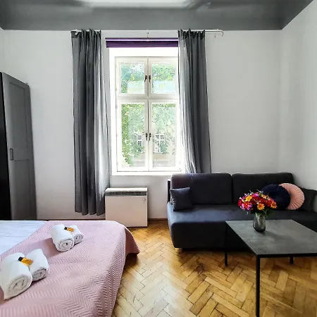 Classic Pilsudskiego Street Apartment *
