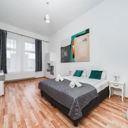 Aparthotel Barbakan Old Town 3*