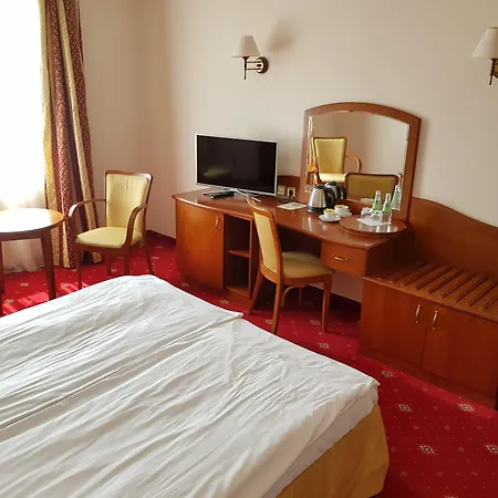 Sympozjum & 4*