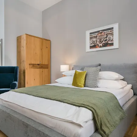Venetian House Market Square Aparthotel Cracovia