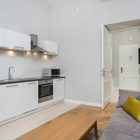 Venetian House Market Square Aparthotel 4*