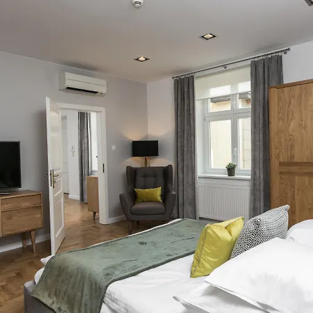 Venetian House Market Square Aparthotel Cracovia
