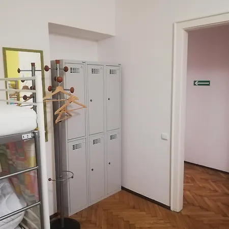 Lorf Hostel&apartments *