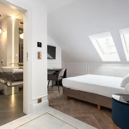Palace Apartment *