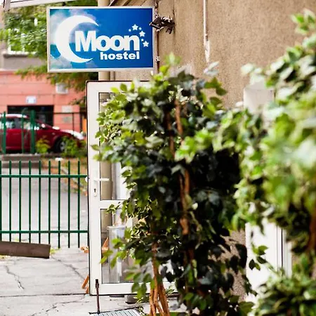 Moon Hostel *