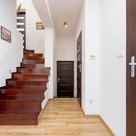 Three-bedroom House Czarnochowice By Renters 펜션
