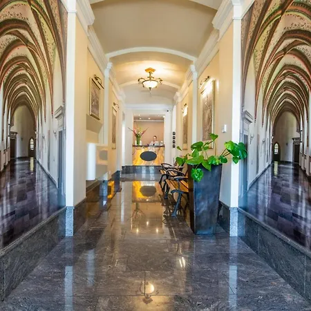 Aparthotel Globus 3*