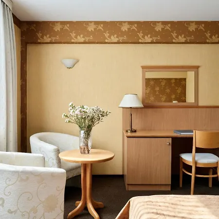 호텔 Great Polonia Krakow Airport - Ex Witek 4*