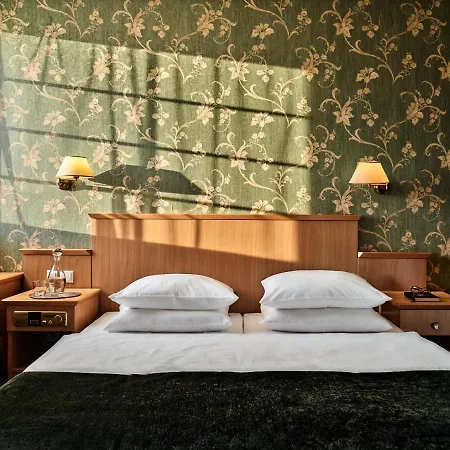 Great Polonia Krakow Airport - Ex Witek 4*