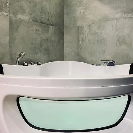 Premium Jacuzzi For Couples, Old Town Apartman Krakkó
