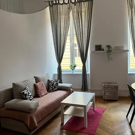 Batorego Apartment *