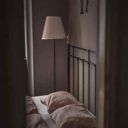 4 Couples & 4 Friends Bed & Breakfast 2*