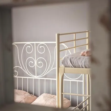 4 Couples & 4 Friends Bed & Breakfast 2*