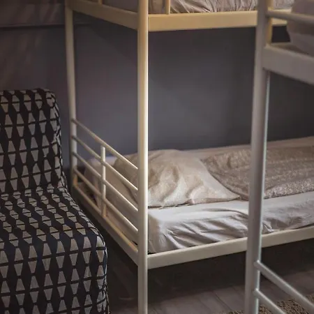 4 Couples & 4 Friends Bed & Breakfast