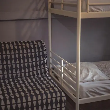 Bed & Breakfast 4 Couples & 4 Friends