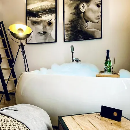 Premium Jacuzzi For Couples, Old Town Krakkó