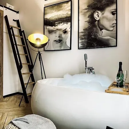 Premium Jacuzzi For Couples, Old Town Apartman *