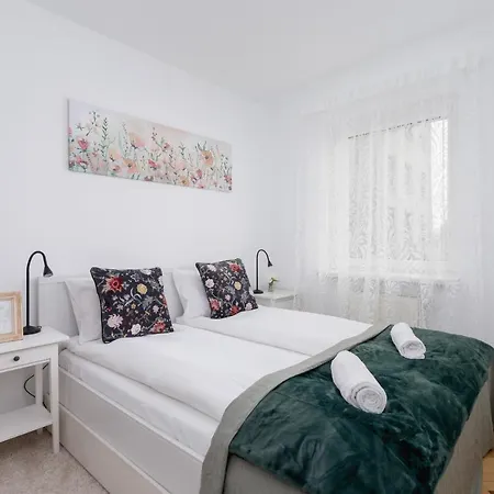 Office Dobrego Pasterza By Renters Krakow