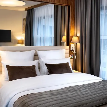Metropolis Design 4*