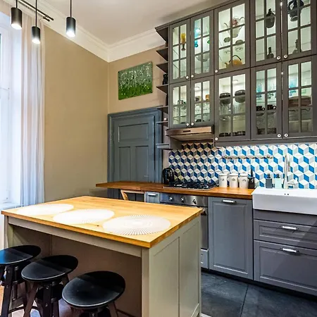 Opera Apartment *